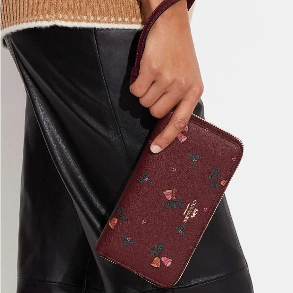 Coach Wallet - Picture 3 of 9
